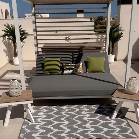 3 Bed - Sleeps 6 - Private Pool - Parking