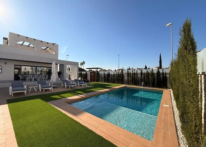 Casa Elizabeth - 3 Bed - Sleeps 6 - Private Pool וילה