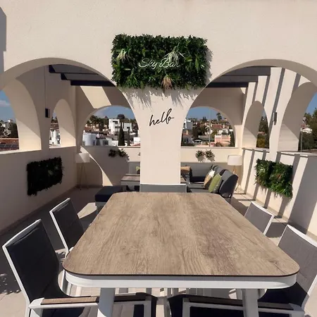 3 Bed - Sleeps 6 - Private Pool - Parking * シウダー・ケサダ