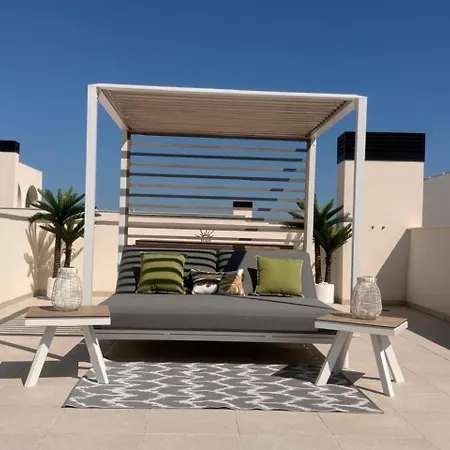 Villa 3 Bed - Sleeps 6 - Private Pool - Parking