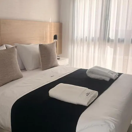 3 Bed - Sleeps 6 - Private Pool - Parking Willa *