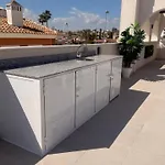 3 Bed - Sleeps 6 - Private Pool - Parking Villa