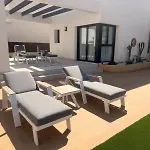 Villa 3 Bed - Sleeps 6 - Private Pool - Parking