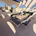 3 Bed - Sleeps 6 - Private Pool - Parking *