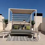 Villa 3 Bed - Sleeps 6 - Private Pool - Parking