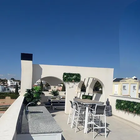 3 Bed - Sleeps 6 - Private Pool - Parking * 시우다드 케사다