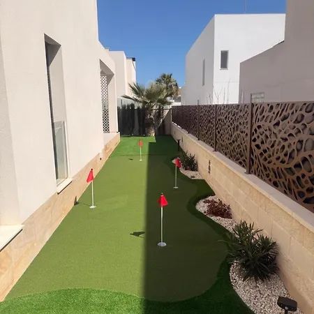 3 Bed - Sleeps 6 - Private Pool - Parking * 시우다드 케사다