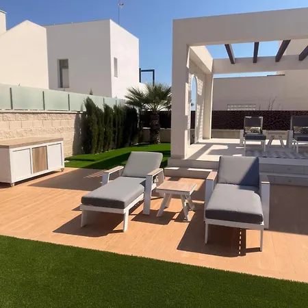 빌라 3 Bed - Sleeps 6 - Private Pool - Parking